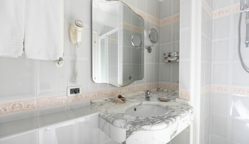 Superior Double or Twin Room, Partial Sea View
