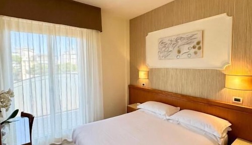 Standard Double or Twin Room, Partial Sea View
