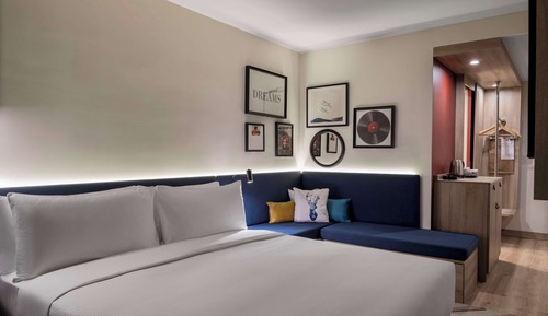 Room, 1 King Bed with Sofa bed, Smoking, Corner