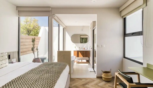 Deluxe Penthouse, City View