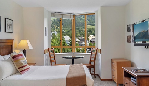 Comfort Studio, 1 Queen Bed, Kitchenette, Mountain View