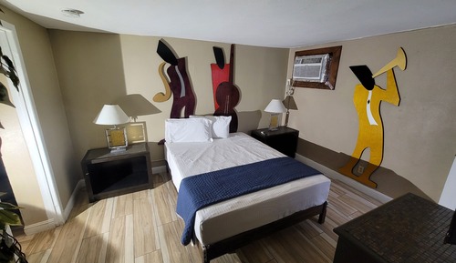 Deluxe Suite