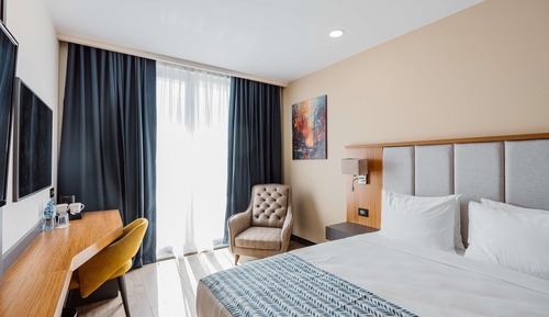 Standard Room, 1 Queen Bed, Non Smoking, Balcony