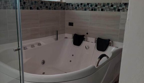 Luxury Studio Suite, Pool View