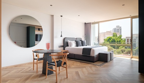 City Studio, Balcony