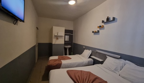 City Triple Room