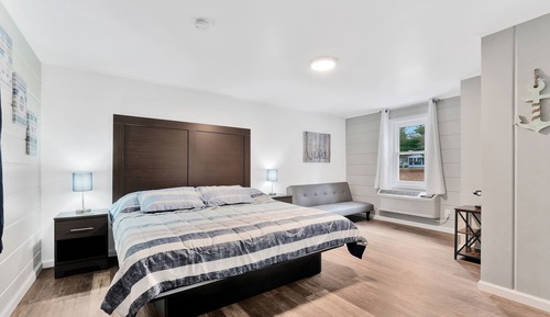 Classic Room, 1 King Bed, Non Smoking, Private Bathroom