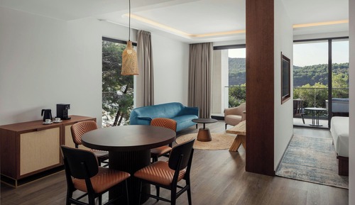 Suite, 1 King Bed, Sea View