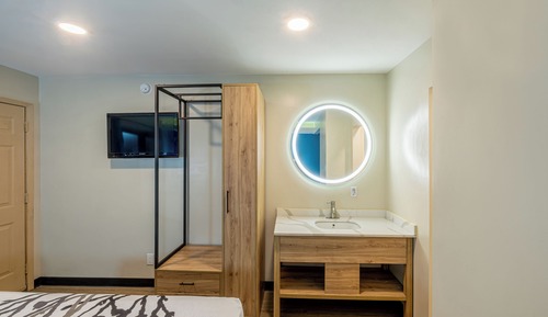 King Bed with Kitchenette