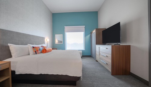 Suite, 1 King Bed, Accessible, Bathtub