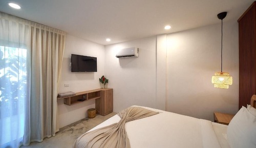 Standard Room, 1 Queen Bed, Patio, Pool View