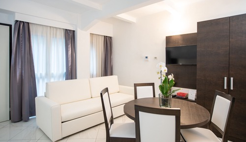 Superior Suite, 1 Queen Bed with Sofa bed, Balcony, Courtyard View