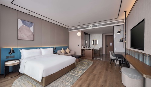Deluxe Room, 1 King Bed, River View