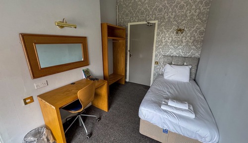 Basic Single Room, Ensuite