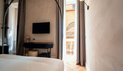 Deluxe Room, 1 Queen Bed, Balcony, City View