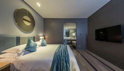 Executive Seasons Room