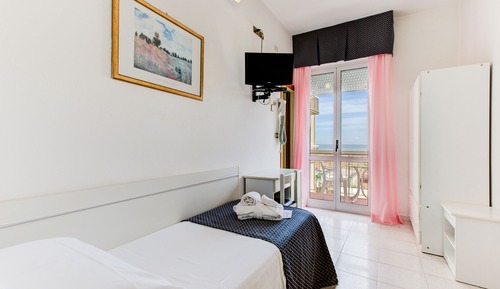 Deluxe Single Room