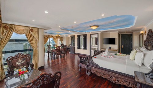 V- Royal Suite