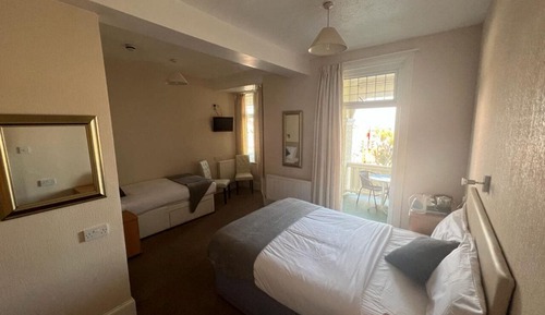 Standard Triple Room, Ensuite