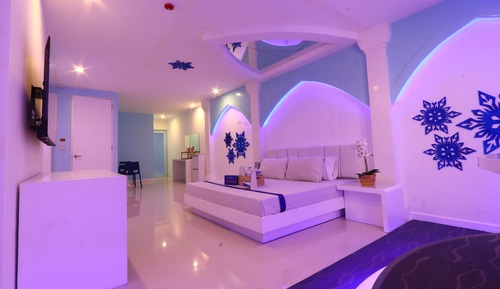 Thematic Suite with Private Garage