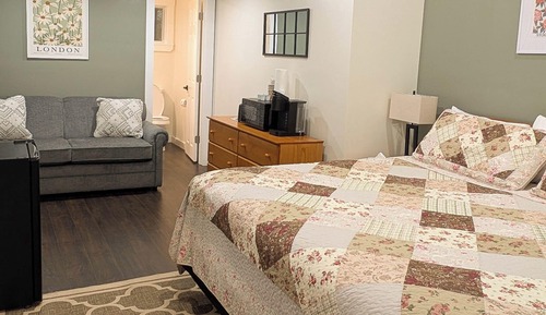 One Bedroom Cabin with Enclosed Porch