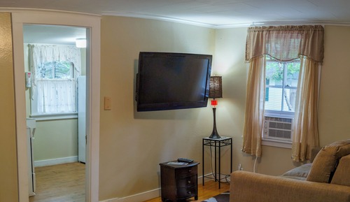 One Bedroom Cabin with Kitchen & Enclosed Porch
