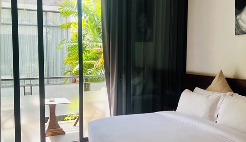Signature Suite, 1 Bedroom, Balcony, Pool View