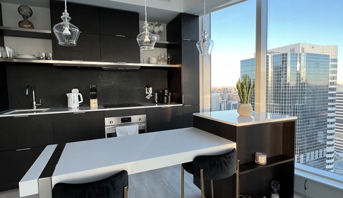 Deluxe Condo, City View