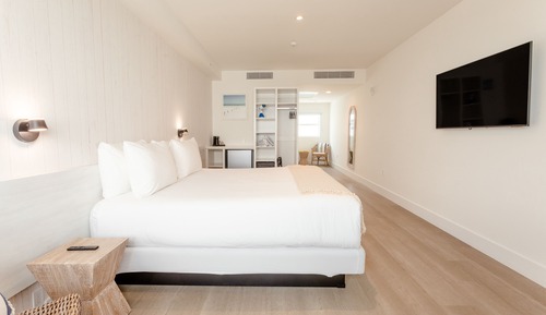 Premium Room, Accessible Bathtub