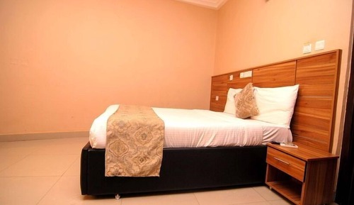 Economy Room