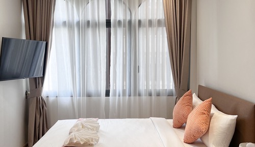 Deluxe Room, 1 Queen Bed, Non Smoking