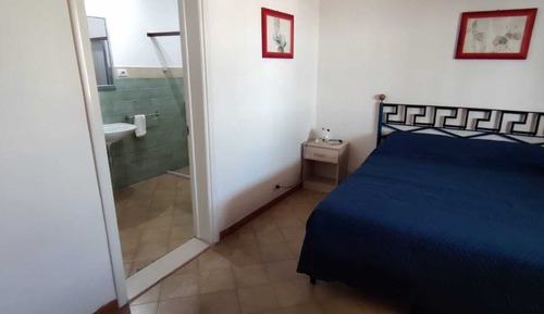 Club Room, 1 Queen Bed, Non Smoking, Garden View