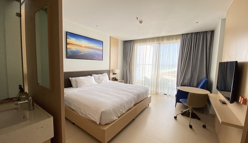 Deluxe Room, Partial Sea View