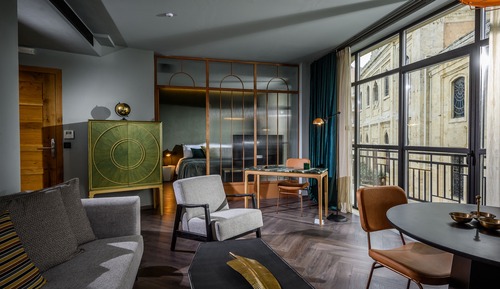 Deluxe Suite
