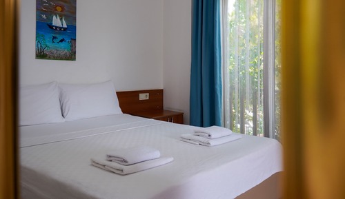 Standard Room, 1 Queen Bed, River View