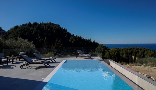 Villa, Smoking