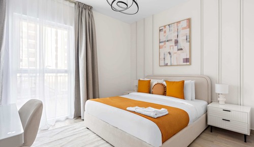Grand Apartment, 1 King Bed, Refrigerator & Microwave
