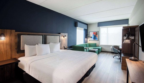 Executive Room, 1 King Bed, Non Smoking, City View