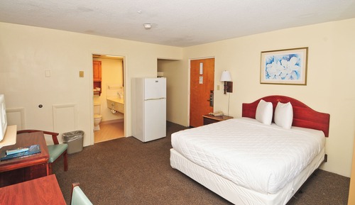 Type 9 - 1 Room Sideview w/ 1 Queen
