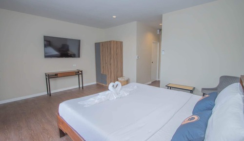 Deluxe Room, 1 Bedroom, Partial Ocean View