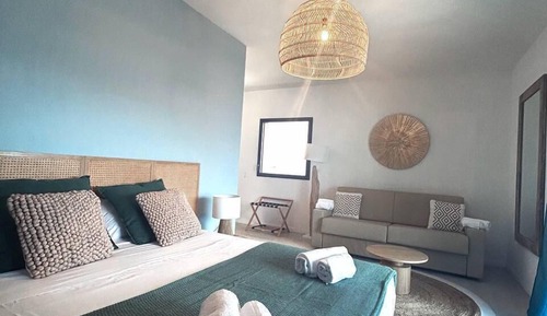 Executive Room, 1 Queen Bed with Sofa bed, Non Smoking, Balcony