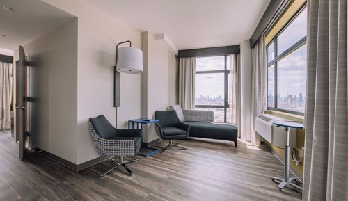 Standard Room, 1 Queen Bed (NYC Skyline View)