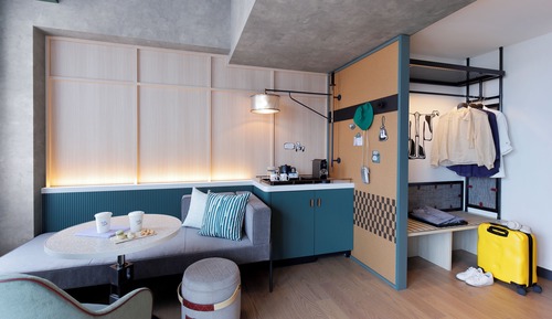 Deluxe Room, 1 King Bed, City View