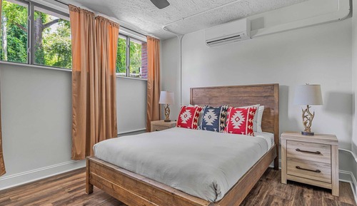 Comfort Room (Self Check-in with Virtual Front Desk)