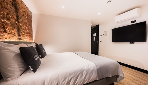 Comfort Queen Room