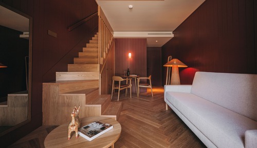 Junior Duplex, Bathtub, River View