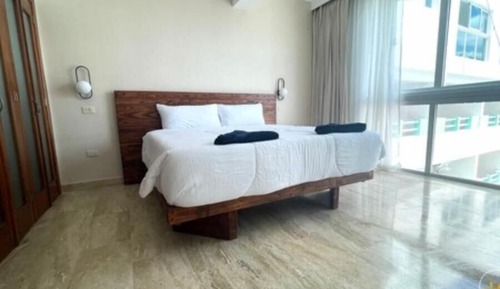 Deluxe Condo, Bathtub, Beach View