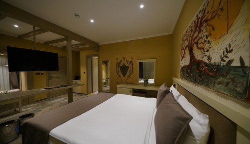 TRADITIONAL ROOM, 1 QUEEN BED, GARDEN VIEW