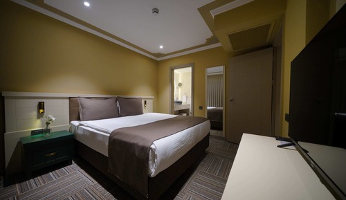 Deluxe Suite