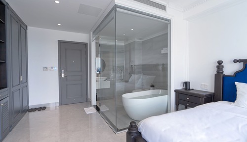 Grand Double Room, Bathtub, City View